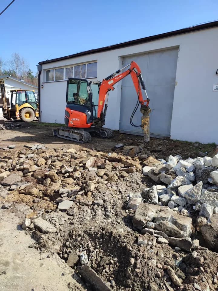 Praca z młotem hydrauliczym